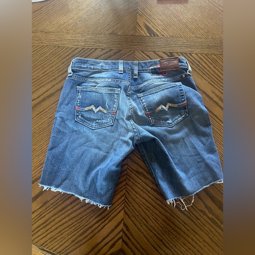 Lucky brand demin shorts in size 2/26.  Look brand new